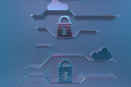 Drei stilisierte Schlösser auf metallblauem Hintergrund mit Wolkenelementen.